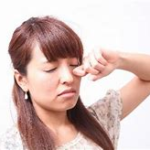 ワセリンは目の周りに塗っても大丈夫!!まぶたに塗ると花粉症対策に!!