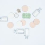 女性が悩む、寝起きの顔のテカリの主な原因と、その防止法を6つ解説!